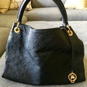 Louis Vuitton Black Artsy MM